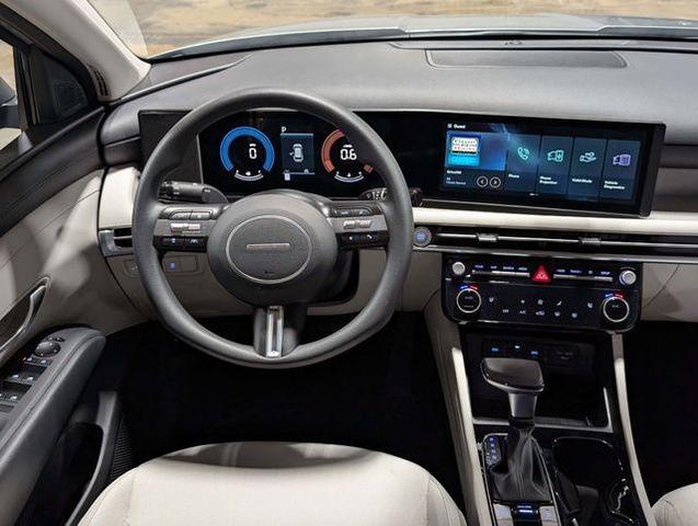 Photo of 2025 Shimmering Silver Hyundai TUCSON