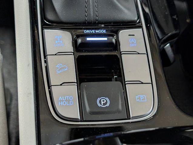 Photo of 2025 Shimmering Silver Hyundai TUCSON