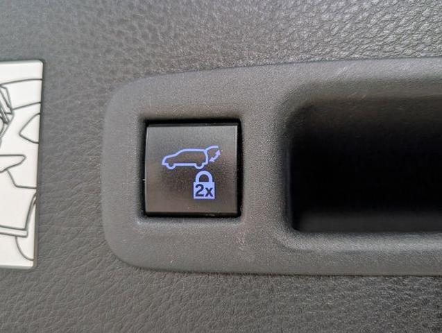 Photo of 2023 Celestial Silver Metallic Toyota Sienna
