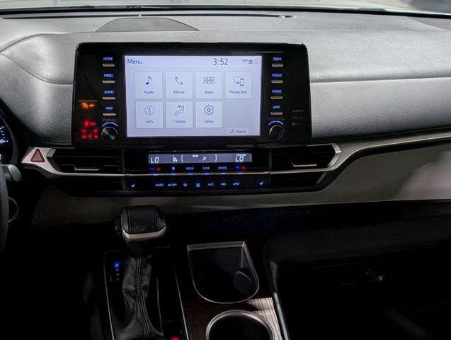 Photo of 2023 Celestial Silver Metallic Toyota Sienna