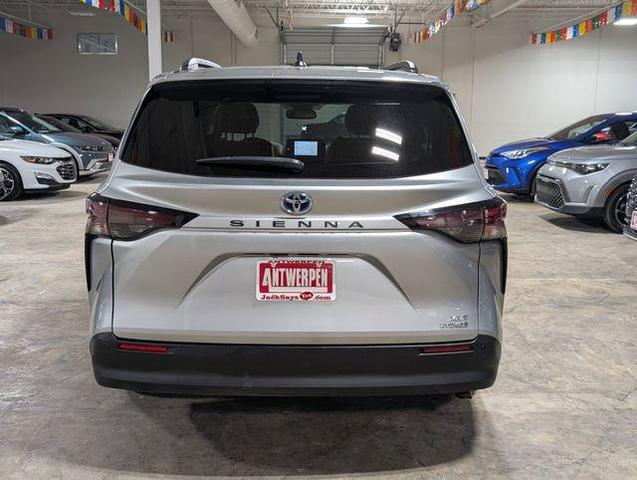 Photo of 2023 Celestial Silver Metallic Toyota Sienna