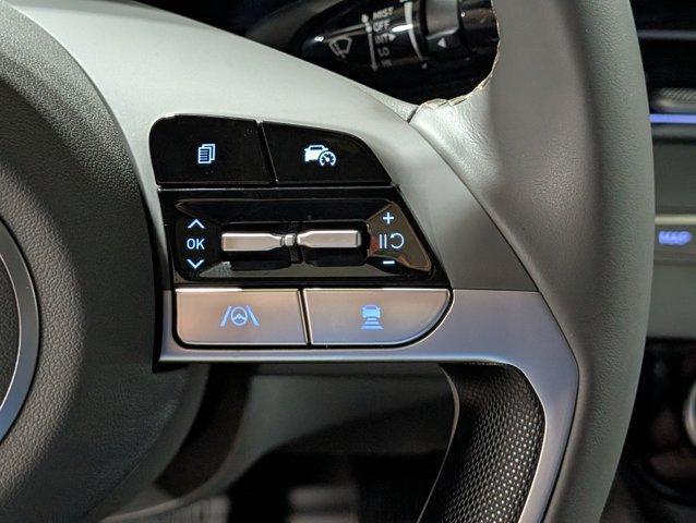 Photo of 2024 White Hyundai ELANTRA