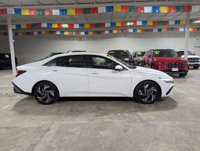 Photo of 2024 White Hyundai ELANTRA