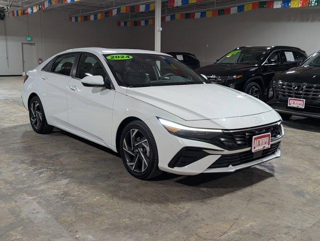 Photo of 2024 White Hyundai ELANTRA