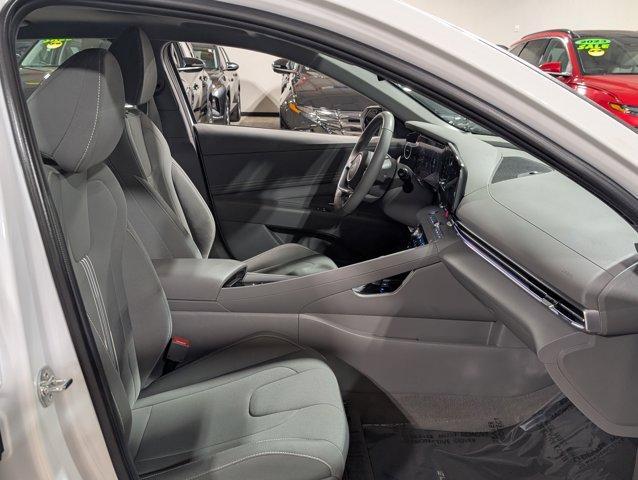 Photo of 2024 White Hyundai ELANTRA