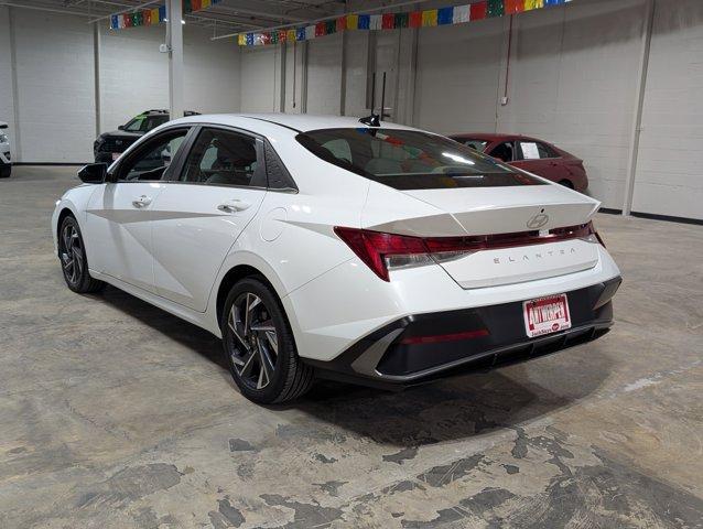 Photo of 2024 White Hyundai ELANTRA
