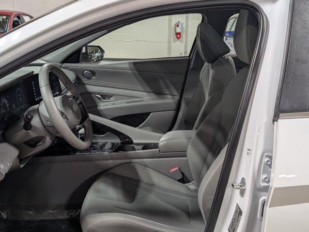 Photo of 2024 White Hyundai ELANTRA