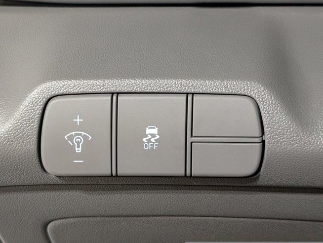 Photo of 2024 White Hyundai ELANTRA