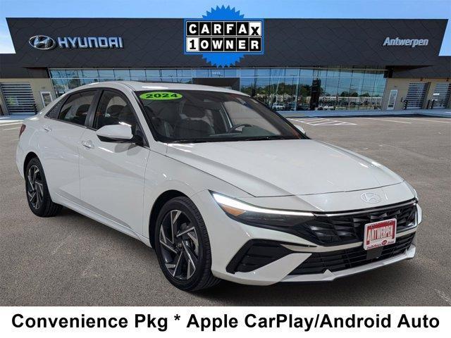 Photo of 2024 White Hyundai ELANTRA