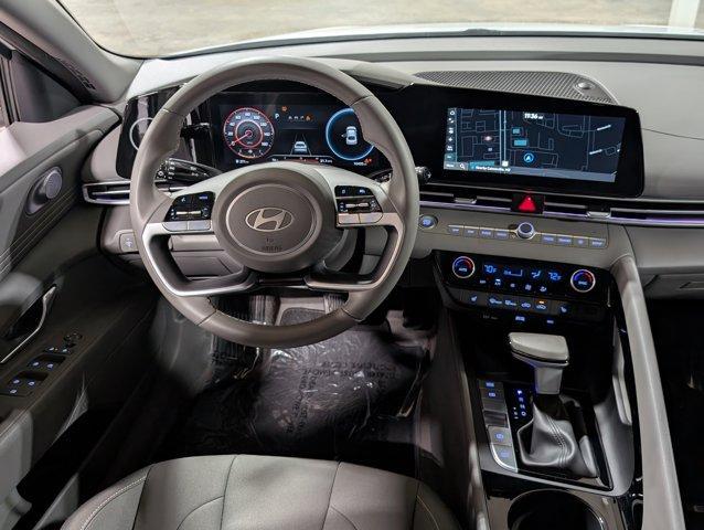 Photo of 2024 White Hyundai ELANTRA