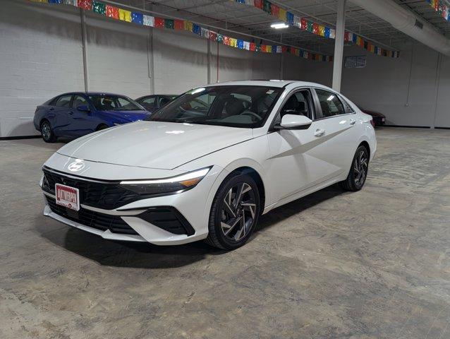 Photo of 2024 White Hyundai ELANTRA