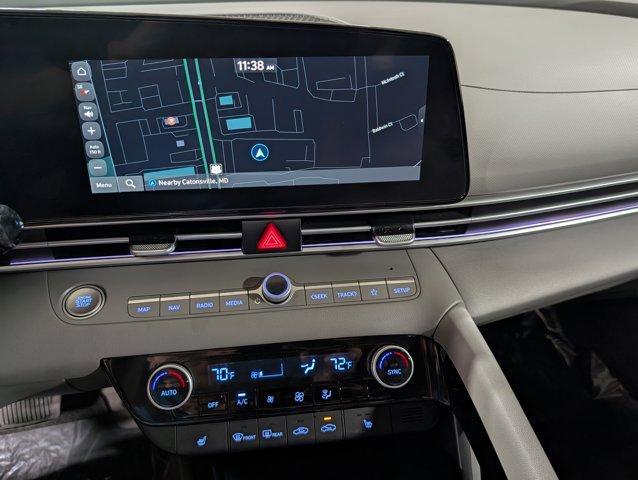 Photo of 2024 White Hyundai ELANTRA
