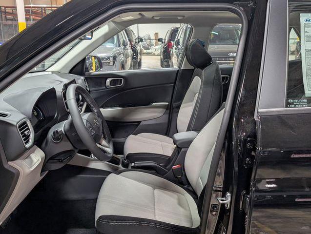 Photo of 2025 Onyx Black Hyundai VENUE