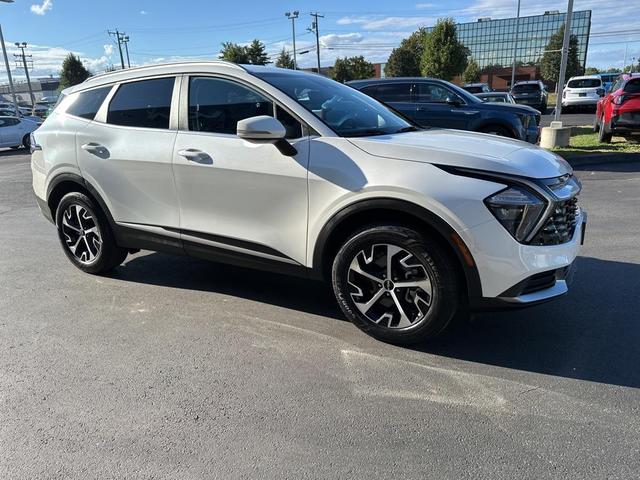 Photo of 2023 Snow White Pearl Kia Sportage Hybrid