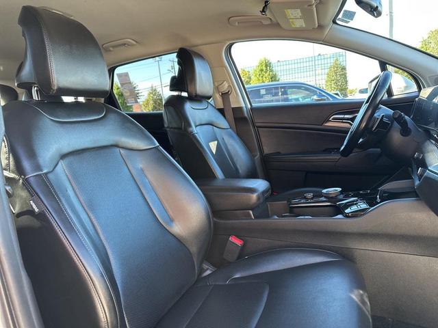 Photo of 2023 Snow White Pearl Kia Sportage Hybrid