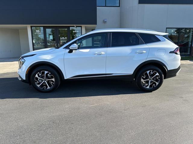 Photo of 2023 Snow White Pearl Kia Sportage Hybrid