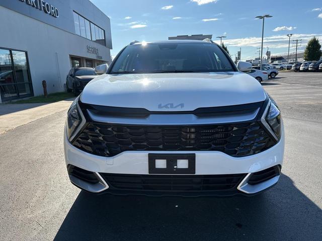 Photo of 2023 Snow White Pearl Kia Sportage Hybrid