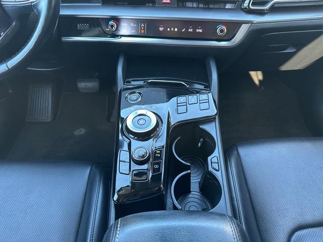 Photo of 2023 Snow White Pearl Kia Sportage Hybrid