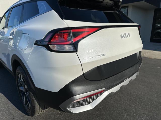 Photo of 2023 Snow White Pearl Kia Sportage Hybrid