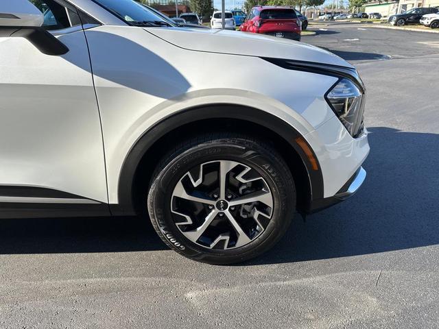 Photo of 2023 Snow White Pearl Kia Sportage Hybrid