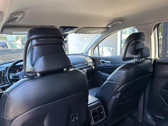 Photo of 2023 Snow White Pearl Kia Sportage Hybrid