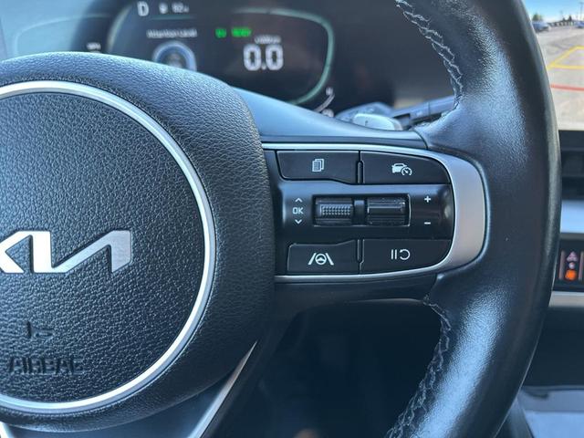 Photo of 2023 Snow White Pearl Kia Sportage Hybrid