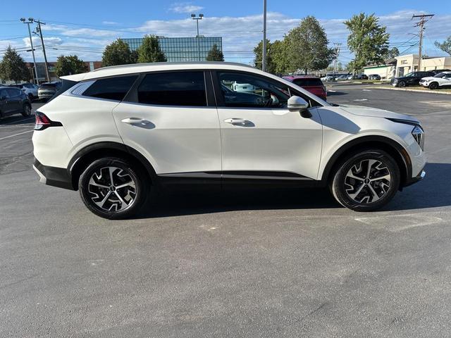 Photo of 2023 Snow White Pearl Kia Sportage Hybrid