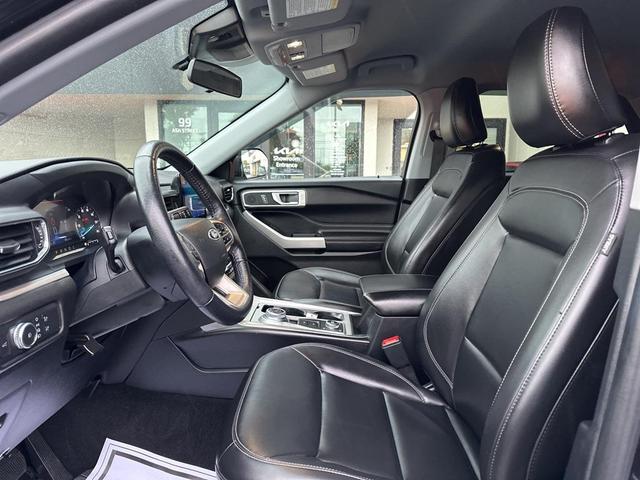 Photo of 2022 Agate Black Metallic Ford Explorer