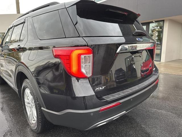 Photo of 2022 Agate Black Metallic Ford Explorer