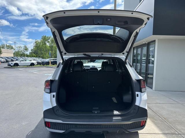 Photo of 2023 Glacial White Pearl Kia Sportage