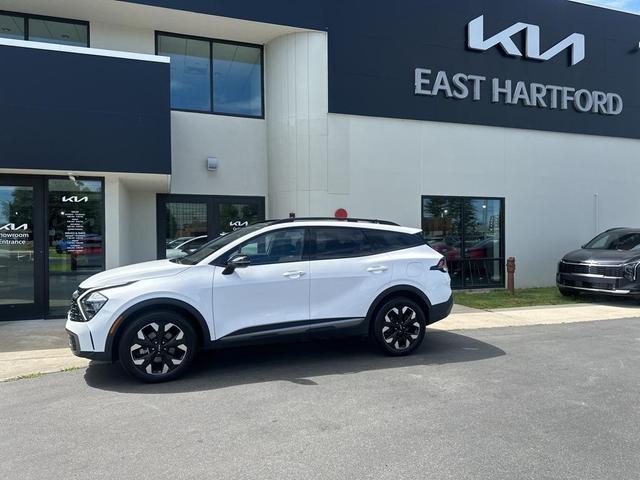 Photo of 2023 Glacial White Pearl Kia Sportage