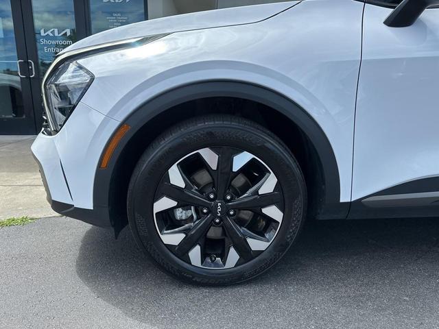 Photo of 2023 Glacial White Pearl Kia Sportage