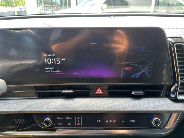 Photo of 2023 Glacial White Pearl Kia Sportage