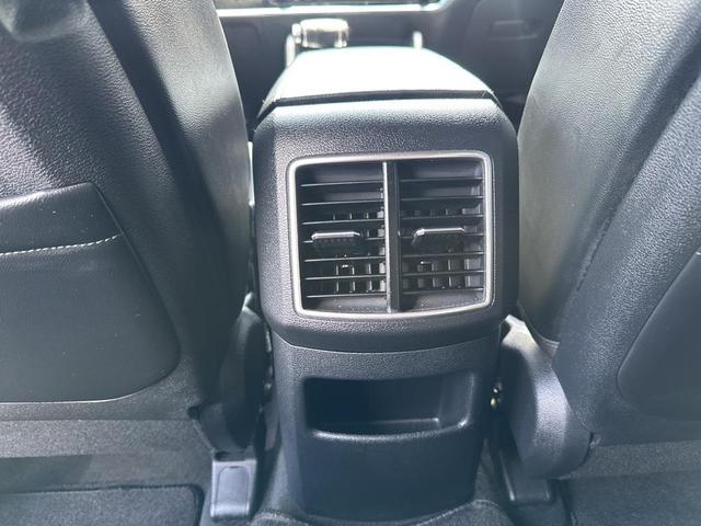 Photo of 2023 Glacial White Pearl Kia Sportage