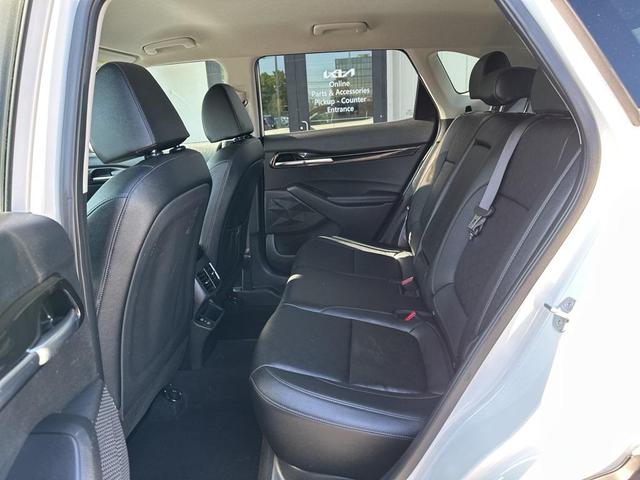 Photo of 2024 Clear White/Black Roof Kia Seltos