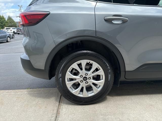 Photo of 2023 Gray Metallic Ford Escape