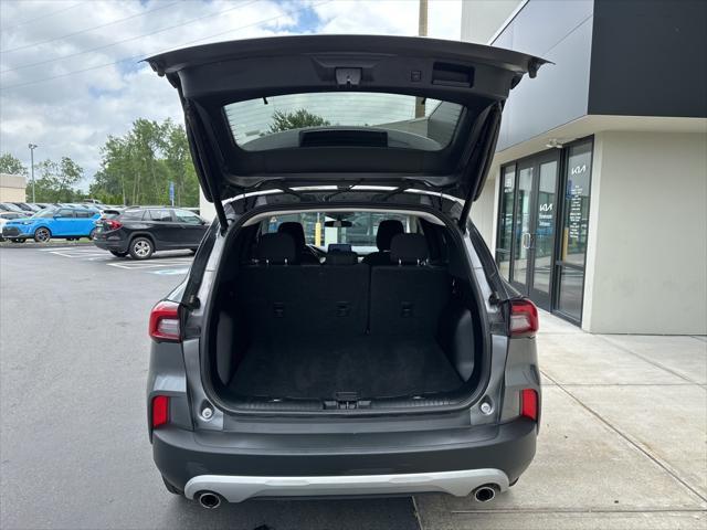 Photo of 2023 Gray Metallic Ford Escape