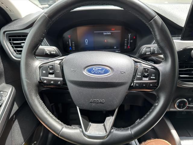 Photo of 2023 Gray Metallic Ford Escape