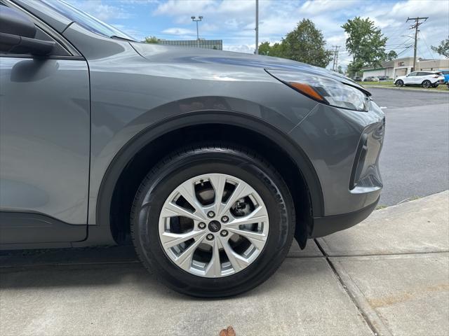 Photo of 2023 Gray Metallic Ford Escape