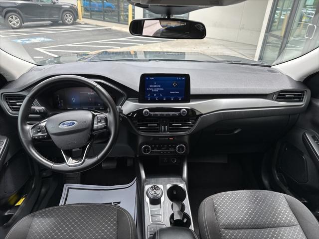 Photo of 2023 Gray Metallic Ford Escape