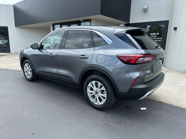 Photo of 2023 Gray Metallic Ford Escape