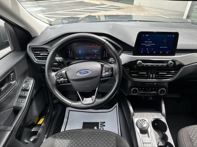 Photo of 2023 Gray Metallic Ford Escape