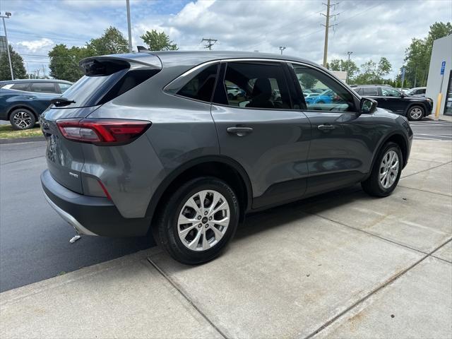 Photo of 2023 Gray Metallic Ford Escape