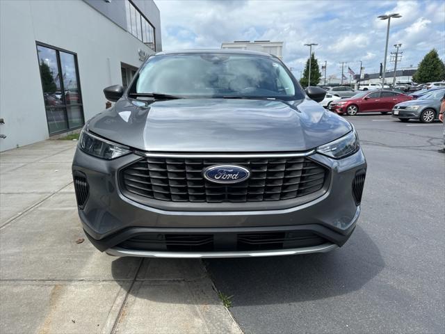 Photo of 2023 Gray Metallic Ford Escape