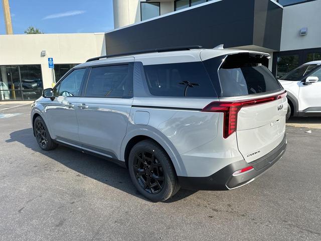 Photo of 2026 Silver Kia Carnival