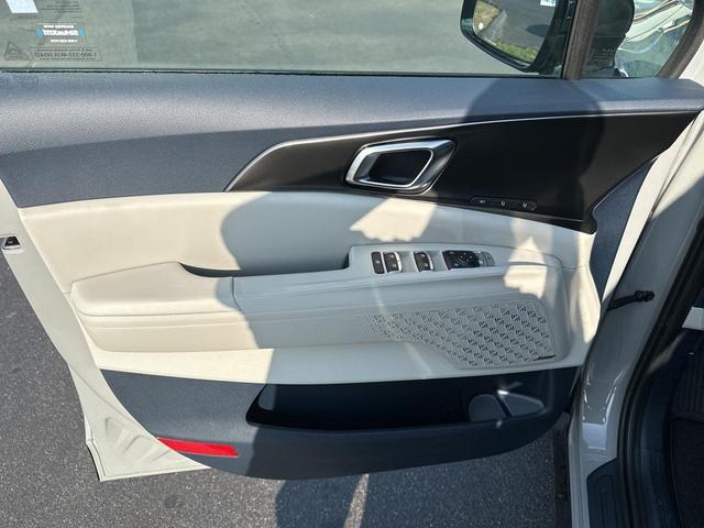 Photo of 2026 Silver Kia Carnival