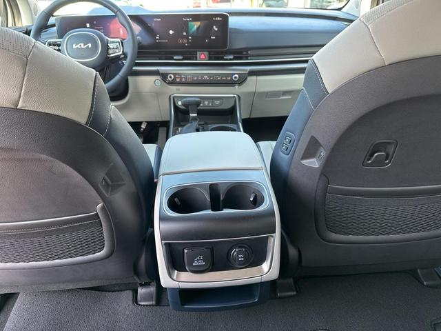 Photo of 2026 Silver Kia Carnival