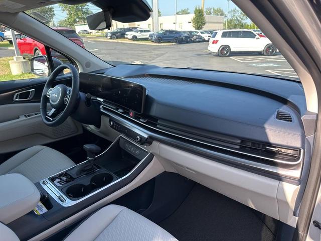 Photo of 2026 Silver Kia Carnival