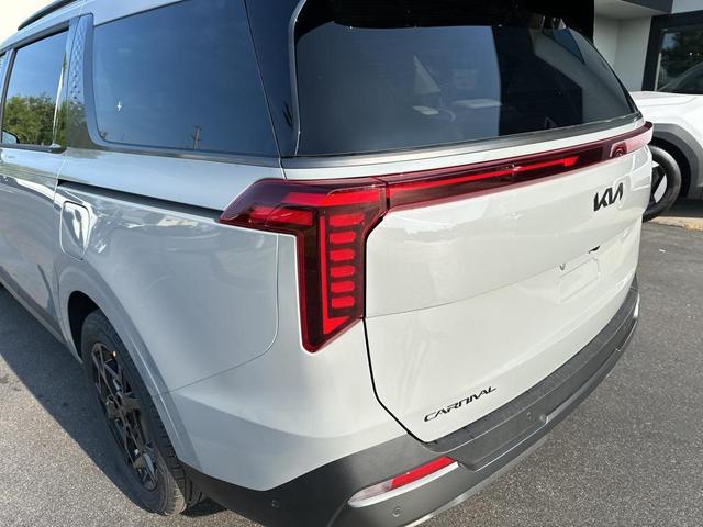 Photo of 2026 Silver Kia Carnival