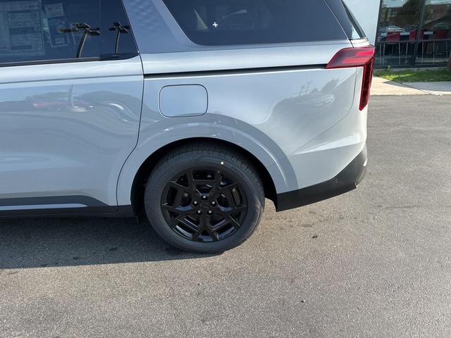 Photo of 2026 Silver Kia Carnival